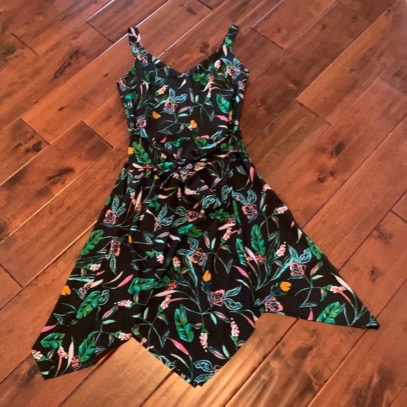 Floral, Sleeveless Dress - Picture 1 of 6